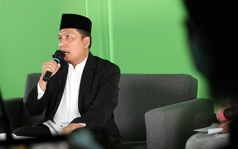 Ketua Dewan Pengawas Syariah HDI Muhammad Sofwan Jauhari dalam acara Talk Show Merintis Bisnis Syariah Bersama HDI sekaligus penyerahan sertifikat syariah kepada High Desert International (HDI) yang dikeluarkan oleh Dewan Syariah Nasional â Majelis Ulama Indonesia (DSN-MUI). Dengan ini, HDI menjadi salah satu dari 11 diantara 293 perusahaan Multi-Level-Marketing (MLM) yang telah terdaftar di Asosiasi Penjualan Langsung Indonesia (APLI) dan tersertifikasi syariah oleh DSN-MUI.