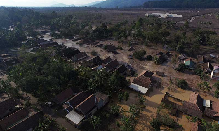 Puluhan Rumah di Dusun Kamar Kanjang Lumajang Terendam Material Lahar Dingin Gunung Semeru