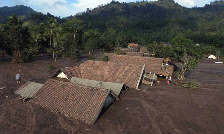 Puluhan Rumah di Dusun Kamar Kanjang Lumajang Terendam Material Lahar Dingin Gunung Semeru
