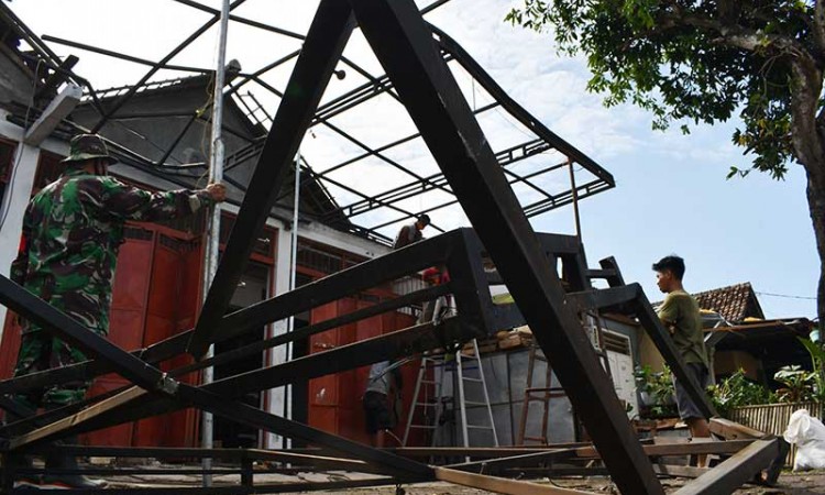 Ratusan Rumah di Madiun Rusak Akibat Diterjang Angin Puting Beliung