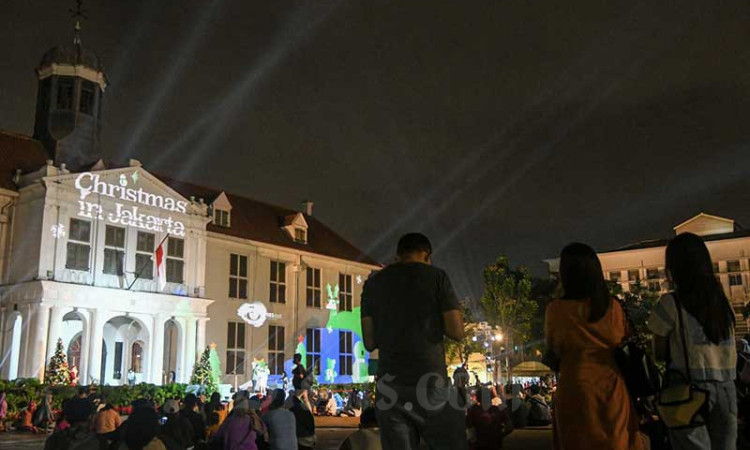 Sambut Natal, Kawasan Kota Tua Dihiasi Pohon Natal Raksasan dan Video Mapping