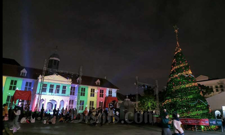 Sambut Natal, Kawasan Kota Tua Dihiasi Pohon Natal Raksasan dan Video Mapping
