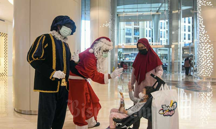 Santa Claus Sapa Pengunjung di Trans Studio Mall Cibubur