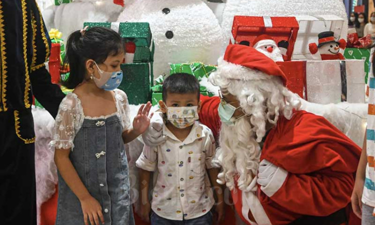 Santa Claus Sapa Pengunjung di Trans Studio Mall Cibubur