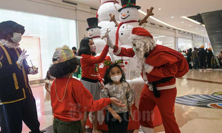Santa Claus Sapa Pengunjung di Trans Studio Mall Cibubur