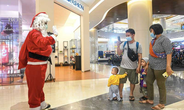 Santa Claus Sapa Pengunjung di Trans Studio Mall Cibubur
