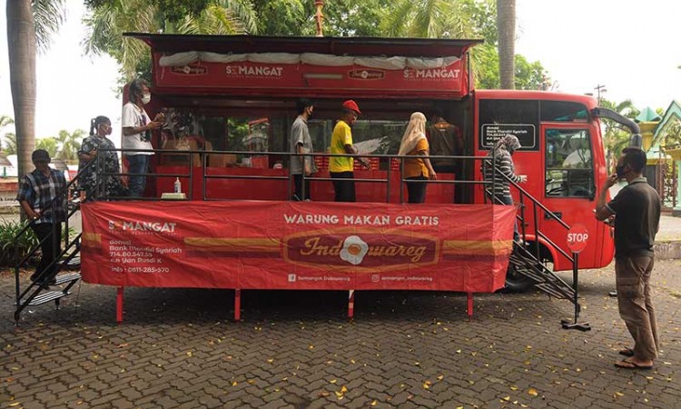 Komunitas Sedekah Menebar Manfaat di Klaten Bagikan Makanan Gratis