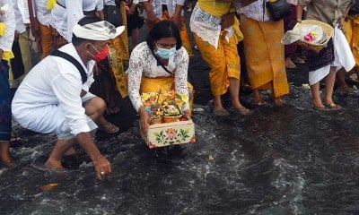 Umat Hindu di Bali Gelar Upacara Nyegara Gunung Untuk Mensucikan Arwah