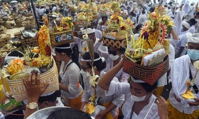 Umat Hindu di Bali Gelar Upacara Nyegara Gunung Untuk Mensucikan Arwah