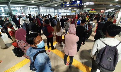 Jumlah Penumpang KRL Dibatasi, Penumpang Mengular Hingga Luar Stasiun