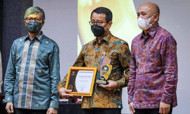 PT Jamkrindo Dapat Penghargaan Sebagai Perusahaan Penjamin KUR Terbaik