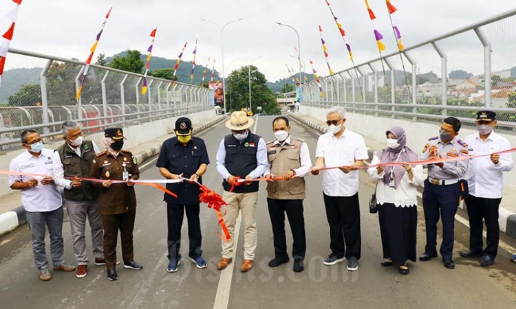 Ridwan Kamil Resmikan Jembatan Double Track Leuwigajah