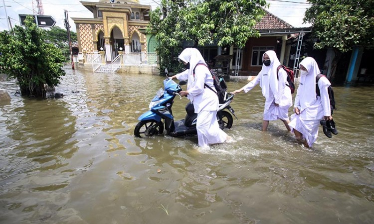 Intensitas Hujan Tinggi, Sejumlah Daerah di Jawa Timur Terendam Banjir