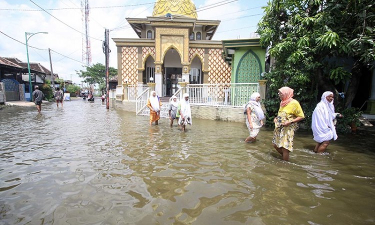 Intensitas Hujan Tinggi, Sejumlah Daerah di Jawa Timur Terendam Banjir