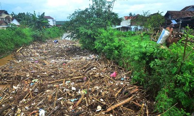 Sungai Kesambi di Kudus Jawa Tengah Dipenuhi Sampah