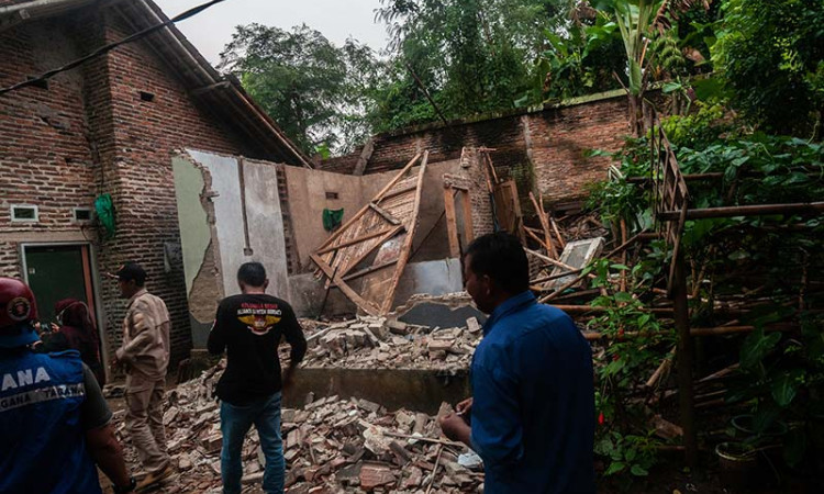 Sejumlah Rumah di Banten Rusak Setelah Diguncang Gempa Bumu Berkekuatan 6,7 SR