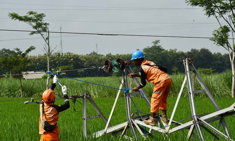 Diterjang Angi Kencang, Sejumlah Rumah dan Towes Listrik di Madiun Rubuh