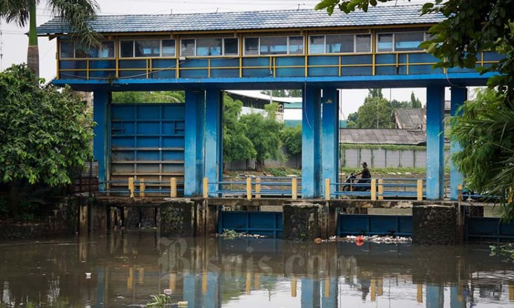 Status Pintu Air Pulogadung Meningkat Menjadi Siaga 3