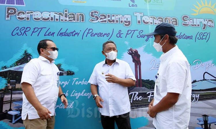 Len Industri Berikan Saung Tenaga Surya Kepada Pemkot Bandung
