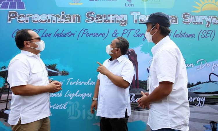 Len Industri Berikan Saung Tenaga Surya Kepada Pemkot Bandung