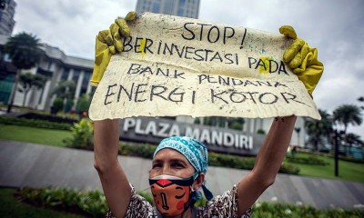 Aktivis Jeda Untuk Iklim Gelar Aksi Bersih-Bersih Energi Kotor Dari Batubara