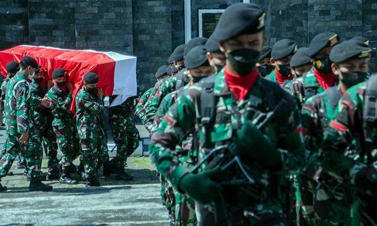 KSAD Jenderal TNI Dudung Abdurachman Pimpin Upacara pemakaman Prajurit TNI AD Yang Gugur Di Papua