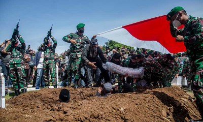 KSAD Jenderal TNI Dudung Abdurachman Pimpin Upacara pemakaman Prajurit TNI AD Yang Gugur Di Papua