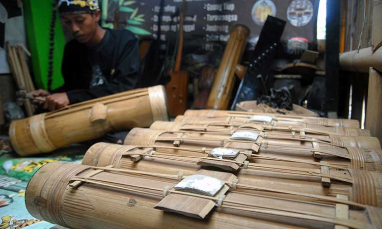 Alat Musik Tradisional Sunda Buatan Rumah Kreatif Sagala Tina Awi Dipasarkan Hingga Amerika Serikat