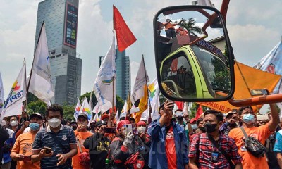 Tolak Aturan Pencairan JHT, Ratusan Buruh Gelar Aksi Di Depan Kantor Kementerian Ketanagakerjaan