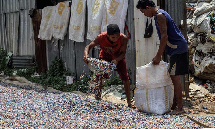 Ubah Sampah Plastik Menjadi Biji Plastik Untuk Keperluan Industri