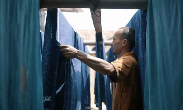 Dukung Kemajuan UMKM Indonesia, BCA Produksi 35.000 Seragam Batik dari Pengrajin Lokal