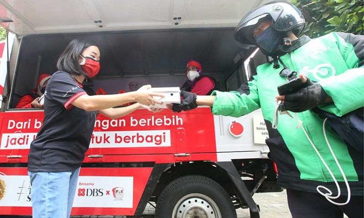 Bank DBS Indonesia Bersama Foodbank of Indonesia Bagikan Makanan Kepada Masyarakat Rentan di Jakarta