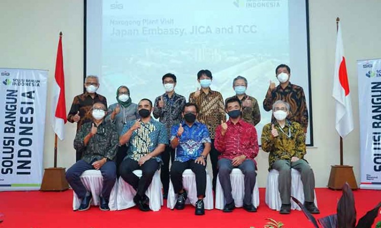 Kedutaan Besar Jepang di Indonesia Kunjungi Fasilitas Pengolahan Limbah Menjadi Bahan Bakar Alternatif di SBI Pabrik Narogong Jawa Barat 