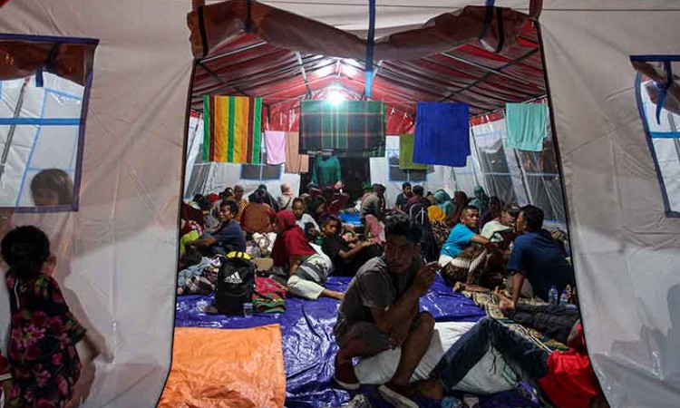 Ribuan Warga Sumbar Mengungsi Ke Tenda Darurat Setelah Diguncang Gempa Bumi Magnitudo 6,1  