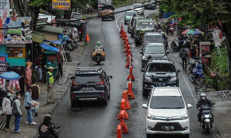 Kepadatan Kendaraan Terjadi di Kawasan Wisata Lembang Bandung