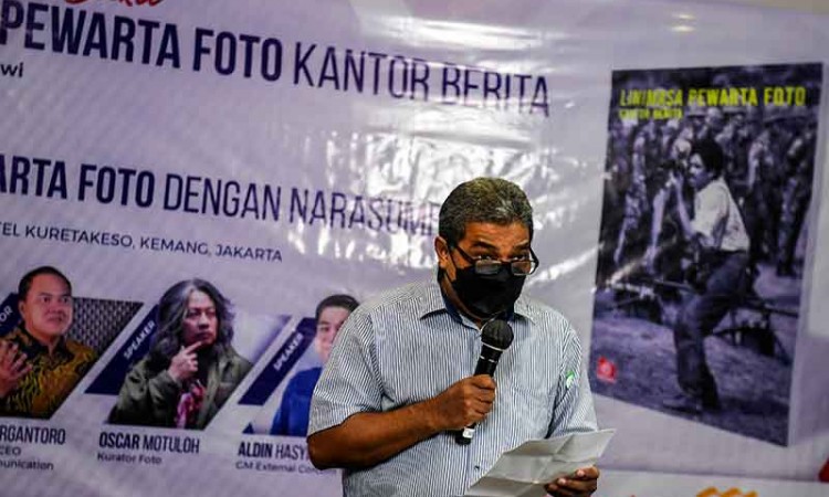 Audy Mirza Alwi Luncurkan Buku Linimasa Pewarta Foto Kantor Berita