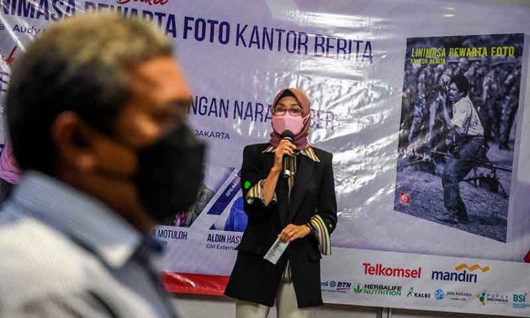 Audy Mirza Alwi Luncurkan Buku Linimasa Pewarta Foto Kantor Berita