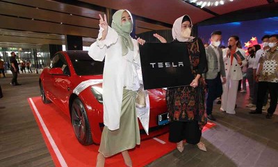 BNI Serahkan Hadiah Grand Prize Mobil Listrik Tesla Model 3