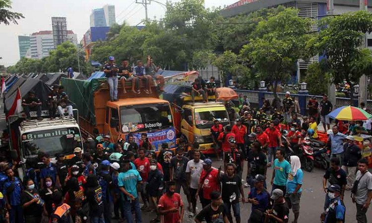 Sopir Truk di Surabaya Gelar Aksi Menolak Kebijakan Zero Odol