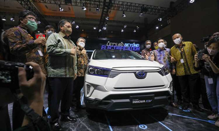 Toyota Perkenalkan Kijang Innova Elektrik