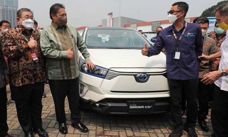 Toyota Perkenalkan Kijang Innova Elektrik