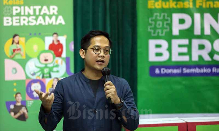 PT Kredit Pintar Indonesia Berikan Donasi Sembako Kepada Pengemudi Ojek Online di Jakarta