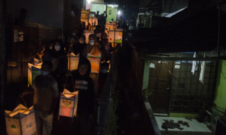 Memperkenalkan Tradisi Cahaya Damar Kurung Kepada Warga Bandung 