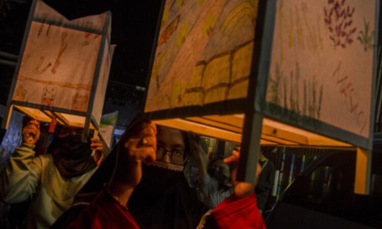 Memperkenalkan Tradisi Cahaya Damar Kurung Kepada Warga Bandung 