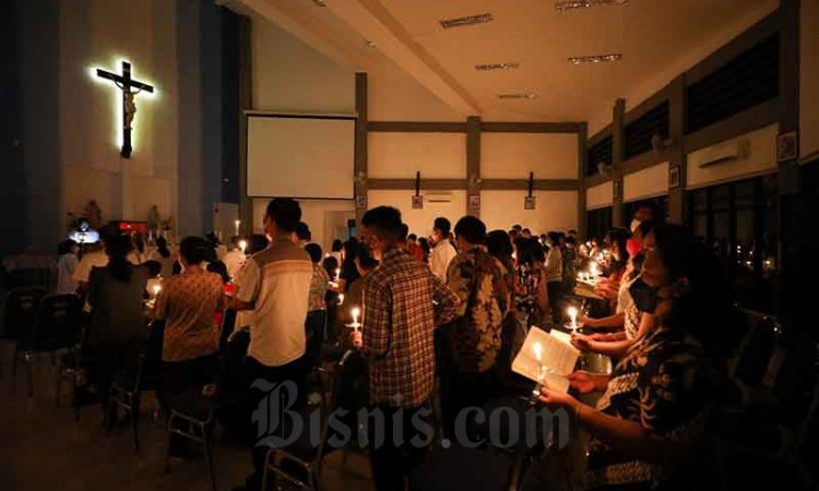 Misa Malam Paskah di Gereja Kristus Raja Bogor
