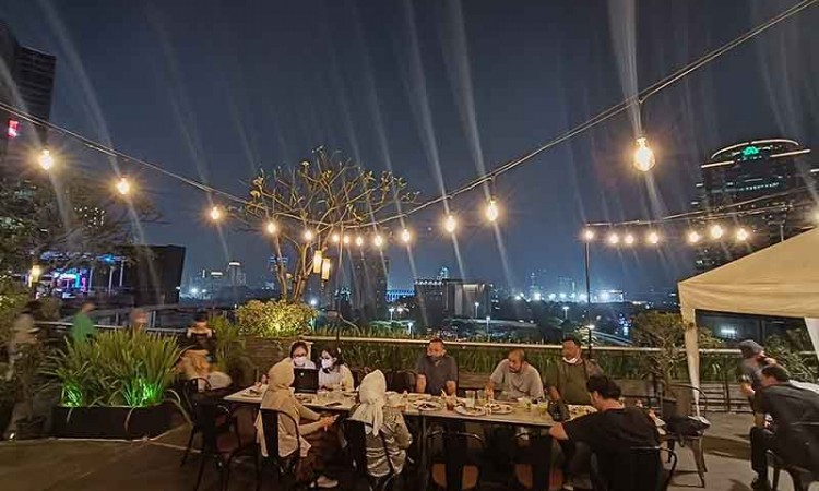 Déjà Vu Sky Dining Plaza Semanggi Tawarkan Keindahan Kota Jakarta Di Waktu Senja 