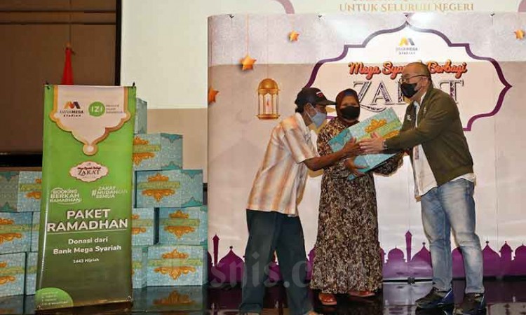 Bank Mega Syariah Bagikan Paket Sembako di 41 Kota