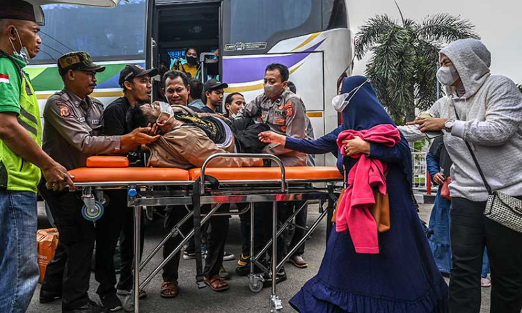 Pemudik Yang Menggunakan Bus Meninggal Dunia di Simpang Jomin