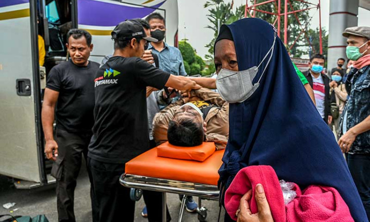 Pemudik Yang Menggunakan Bus Meninggal Dunia di Simpang Jomin