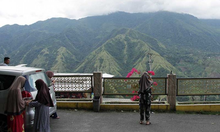 Rest Area di Jalur Trans Sulawesi Tawarkan Pemandangan Alam Gunung Nona